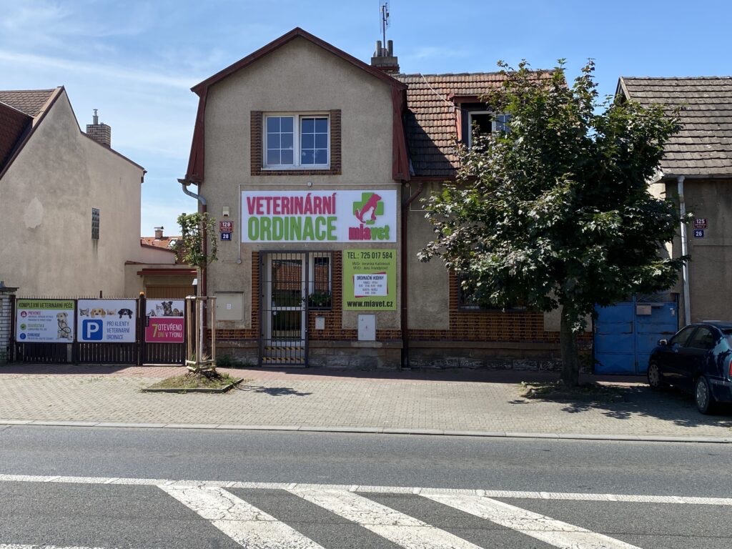 Budova veterinární ordinace MiaVet v Dolních Měcholupech